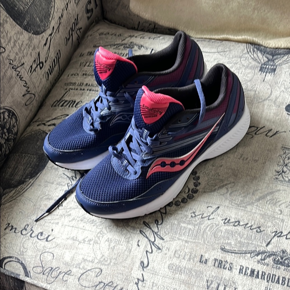 Saucony women’s  Navy and Pink Running Shoes